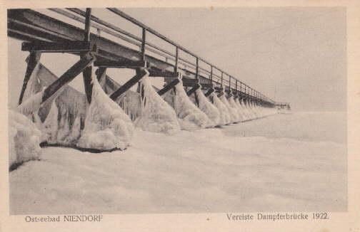 Vereiste Dampferbr�cke in Niendorf